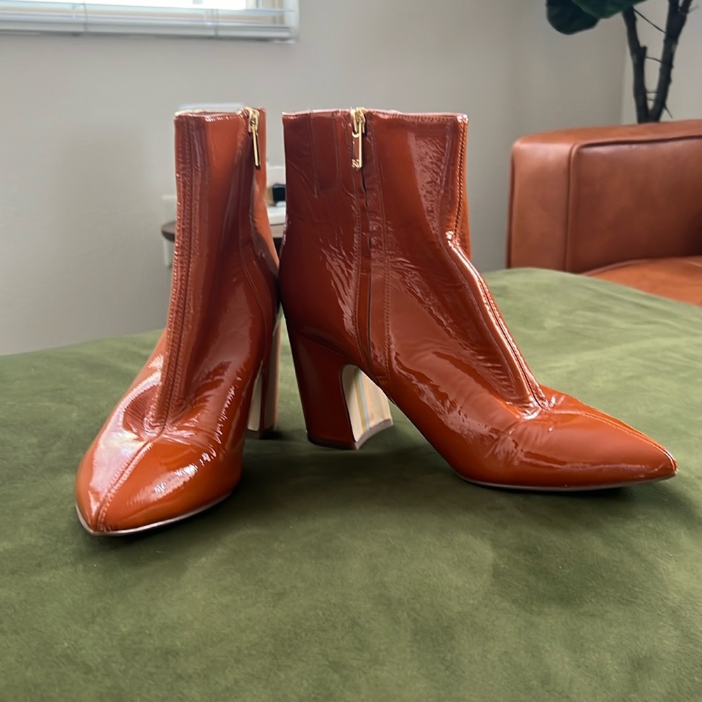 Beautiful and comfortable Sam Edelman patent leather tan ankle boots.